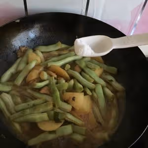 土豆豆角燉肉---我愛家常菜
