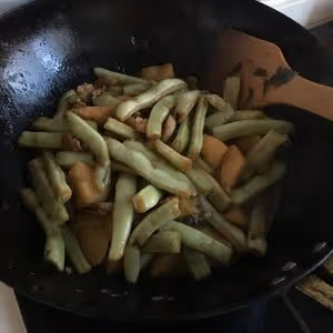 土豆豆角燉肉---我愛家常菜