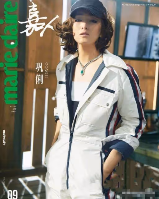 「鞏俐」剪短髮大變樣,微卷造型變「東方瑪麗蓮夢露」,美人痣太搶鏡,網友:性感又高級