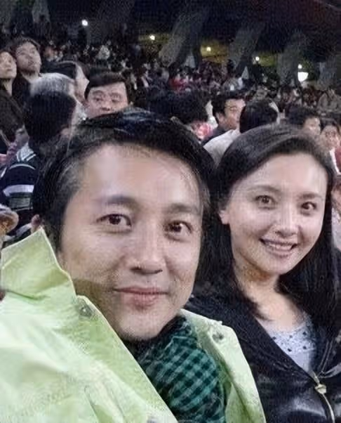 網曝演員孫茜遭家暴!疑孕期被打小腿青紫,曾與富豪老公頻秀恩愛