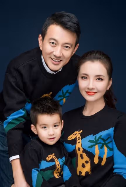 網曝演員孫茜遭家暴!疑孕期被打小腿青紫,曾與富豪老公頻秀恩愛