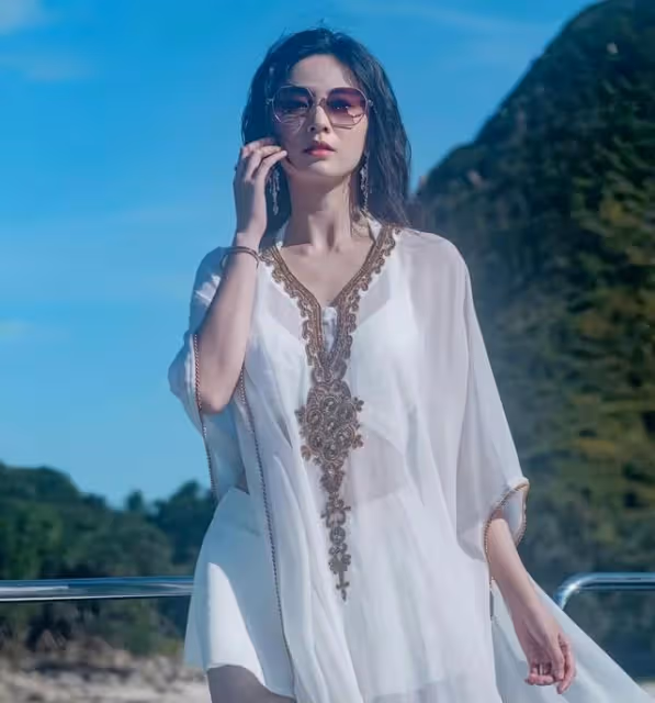 TVB知名花旦坐豪華遊艇出海!身材豐滿凹凸有致,被贊最完美港姐