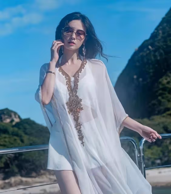 TVB知名花旦坐豪華遊艇出海!身材豐滿凹凸有致,被贊最完美港姐