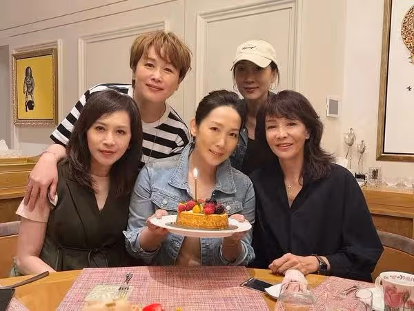 凍齡功力驚人,47歲前TVB女星淡出多年罕有現身,零老態依舊美艷