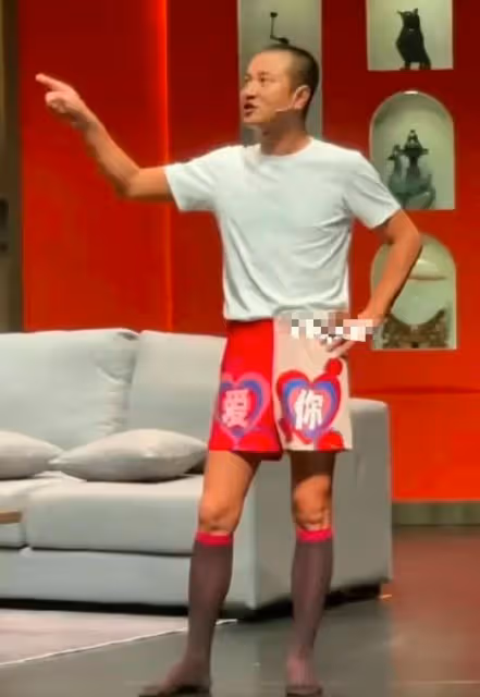 文章太勇了,演丑角還是個出軌男,不懼大眾目光把猥瑣演到極致!