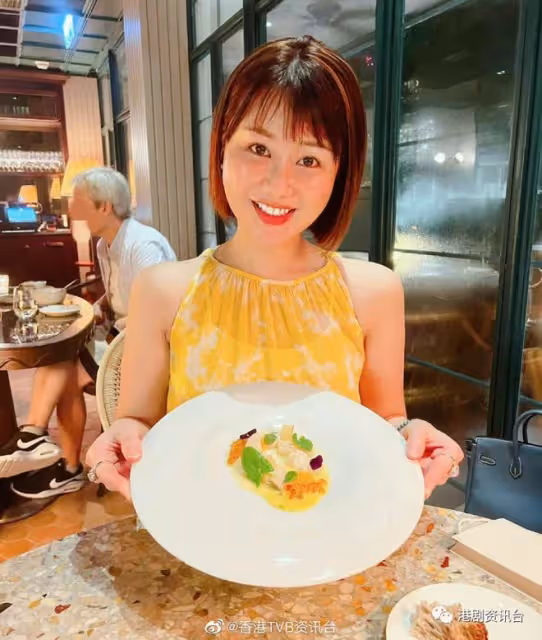 疑似宣布戀情?36歲TVB小花生日收近百支玫瑰