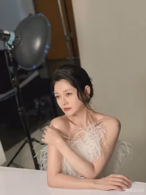 女神大S終於復工了,狀態不錯,身材又恢復成了少女般苗條纖細的模樣,想不到啊!