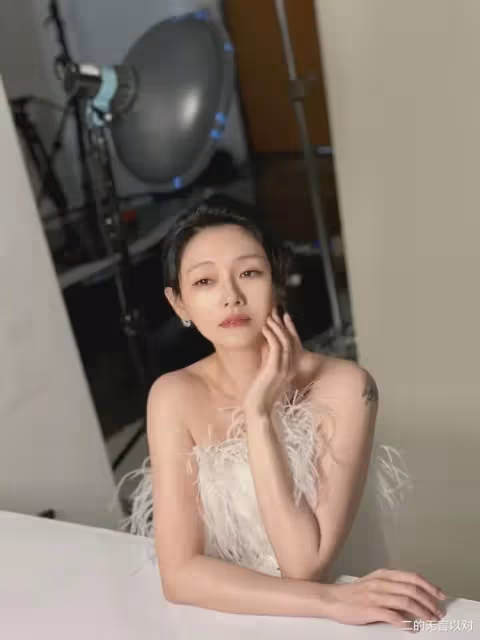 女神大S終於復工了,狀態不錯,身材又恢復成了少女般苗條纖細的模樣,想不到啊!