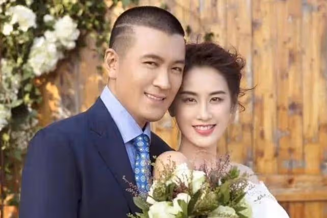 楊子和黃聖依疑似婚變，網友扒出更多細節，雙方發單人照和藏頭詩