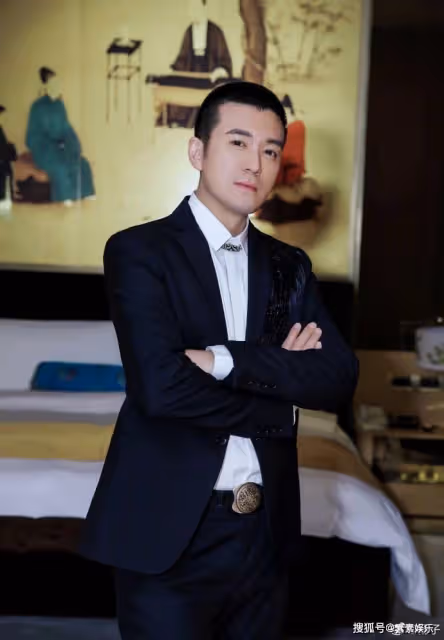 楊子和黃聖依疑似婚變,網友扒出更多細節,雙方發單人照和藏頭詩