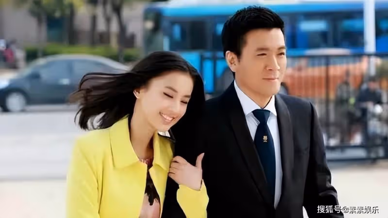 楊子和黃聖依疑似婚變,網友扒出更多細節,雙方發單人照和藏頭詩