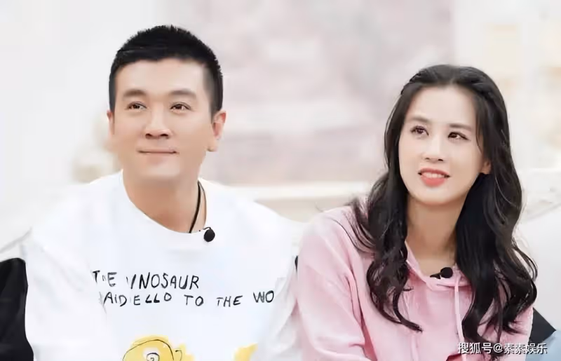 楊子和黃聖依疑似婚變,網友扒出更多細節,雙方發單人照和藏頭詩