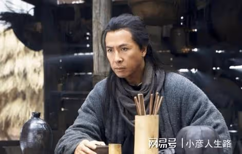 甄子丹抱不起80斤女演員，遭網友質疑，新版《天龍八部》恐要撲街