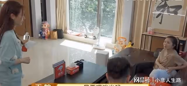 巴圖唱歌嚇哭杜淳女兒,王燦素顏真實,和杜淳嘴對嘴親吻秀恩愛