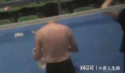 肥肚腩、大眼袋、憔悴老態,離婚後的馮紹峰怎麼變成這樣了?