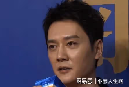 肥肚腩、大眼袋、憔悴老態,離婚後的馮紹峰怎麼變成這樣了?