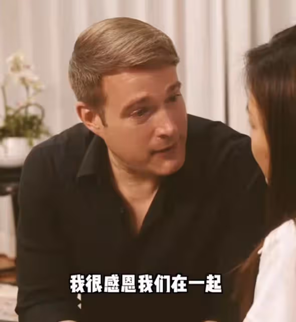 吳奇隆前妻曝婆婆去世,與富豪老公抱頭痛哭,未見老人最後一面