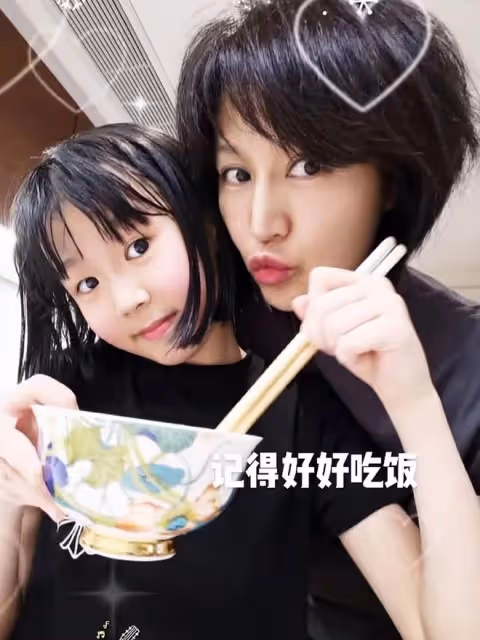 陸毅13歲女兒近照驚艷!五官精緻瘦成巴掌臉,高顏值被贊似陳都靈