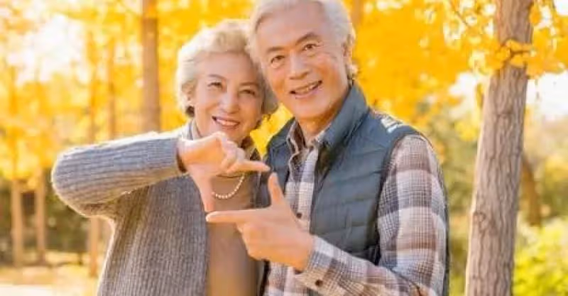 「爸，讓你新老伴幫我帶娃，你退休金幫我還房貸，正好」父親：滾