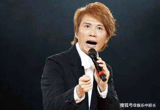 雖然相貌普通卻才華橫溢,香港人稱他為「神」,無數人為他瘋狂