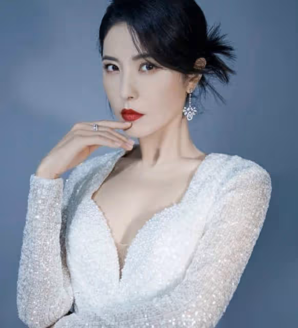 演員曾麗：骨子裡美得堪稱千古美人，為什麼46歲還未婚