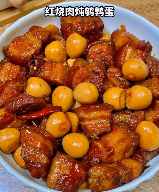 紅燒肉燉鵪鶉蛋