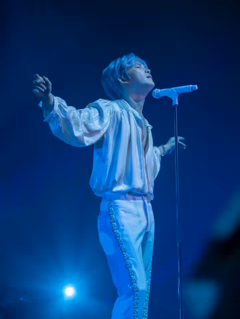 金在中來馬開唱自稱「Abang Jae Joong」　賣力演出致膝蓋流血