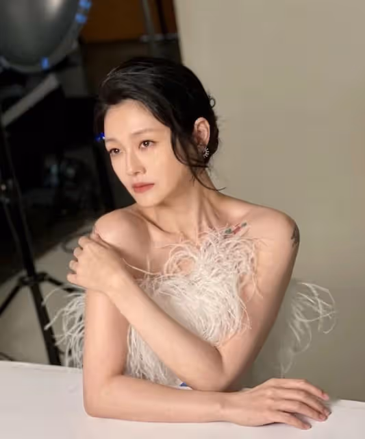 大S婚後復工首露面　胸前具俊曄「愛的刺青」曝光