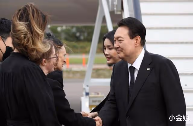 臉垮了！韓國第一夫人整容矽膠臉成功搶鏡，扛不住外媒高清鏡頭