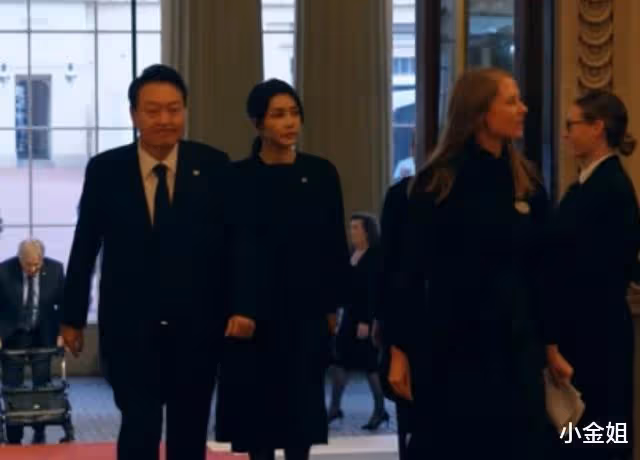 臉垮了!韓國第一夫人整容矽膠臉成功搶鏡,扛不住外媒高清鏡頭