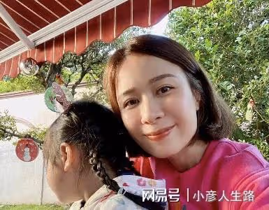 遭丈夫家暴險離婚！香港知名女星正式復出，將在內地直播帶貨撈金