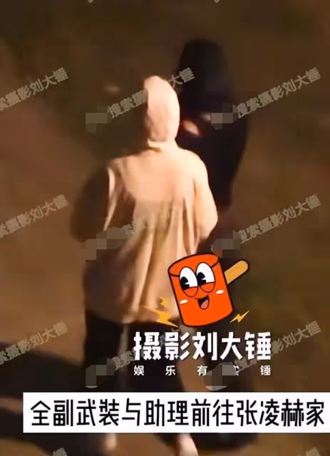 28歲女星曝戀情，與小3歲演員連續兩天同回一家，一夜未出惹遐想