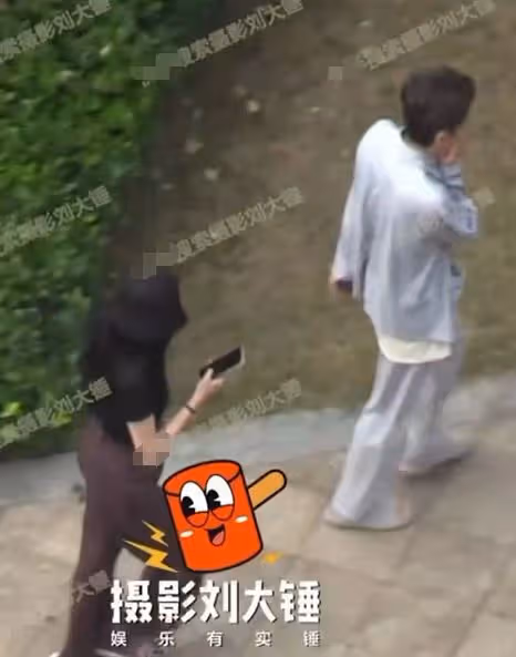 28歲女星曝戀情，與小3歲演員連續兩天同回一家，一夜未出惹遐想