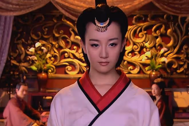整容、耍大牌、自甘墮落成網紅，這8位「正女郎」的近況差距好大