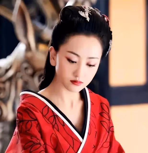 整容、耍大牌、自甘墮落成網紅，這8位「正女郎」的近況差距好大