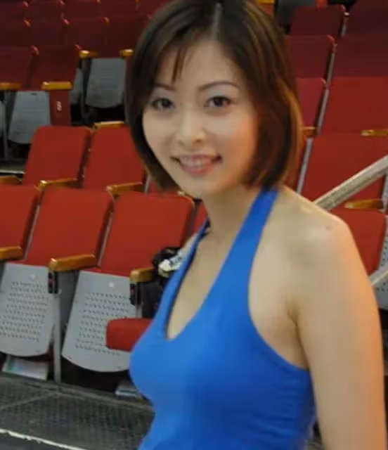 湯盈盈與老公為女兒慶生，不會送孩子去留學，在勸娘家人回國定居