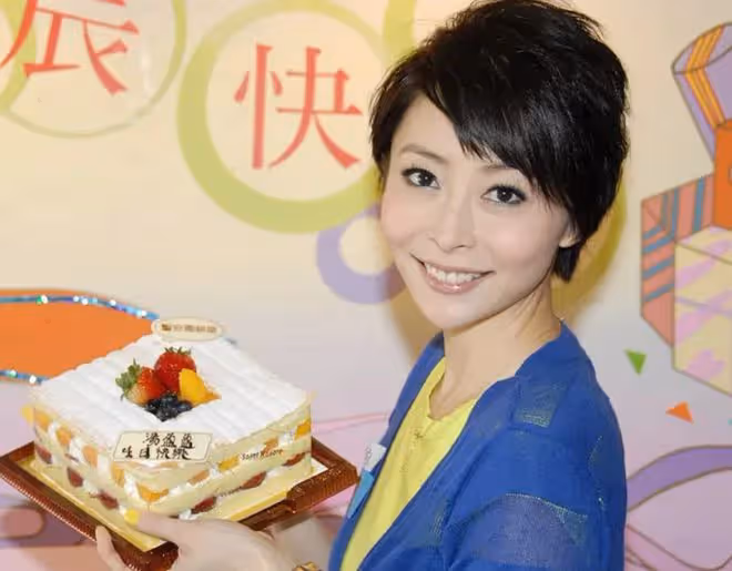 湯盈盈與老公為女兒慶生，不會送孩子去留學，在勸娘家人回國定居