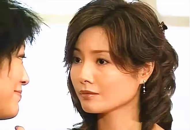 TVB女星曹眾罕露面，53歲氣質仍出眾，碩士畢業後成上市公司董事