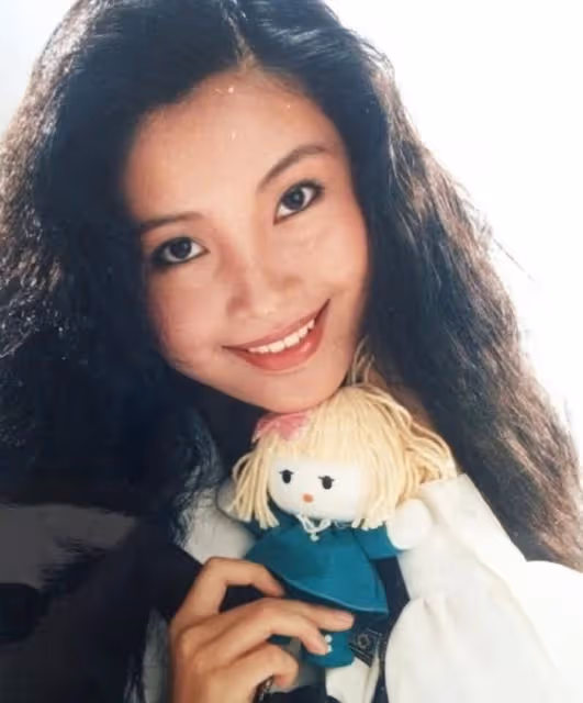 TVB女星曹眾罕露面，53歲氣質仍出眾，碩士畢業後成上市公司董事