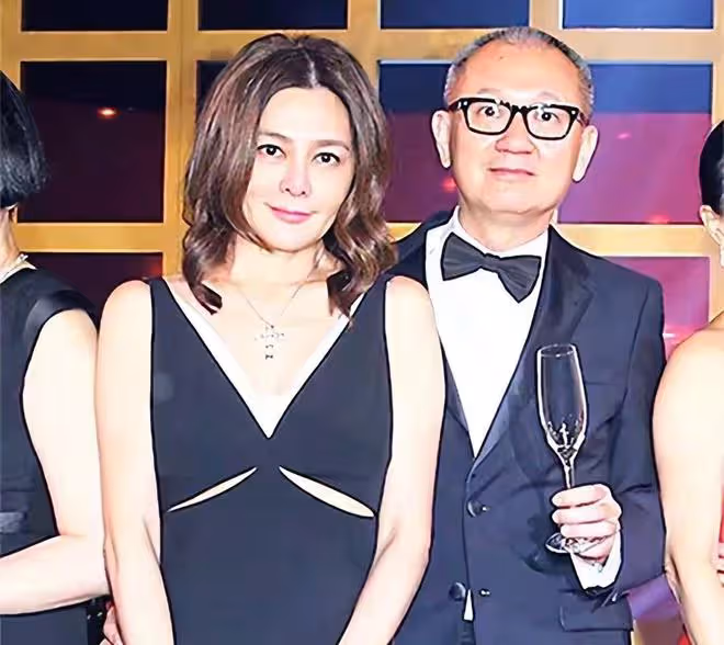關之琳曬慶生美照，60歲身材苗條似少女，單身獨居上億豪宅很愜意