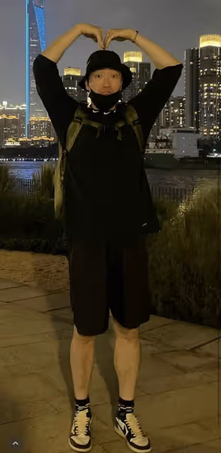 39歲劉翔身材發福認不出,曬近照滿臉幸福肥,對鏡比心疑表白嬌妻