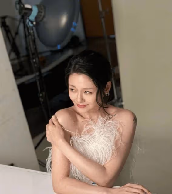 大S復工美出新高！白到發光，「胸前紋身」和具俊曄有關，透露「婚姻生活」感慨萬千