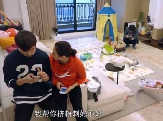 賈靜雯曬千萬豪宅!頭一次見「三分離」的廚房,自稱客廳大到能跑步,一家六口住一起十分溫馨
