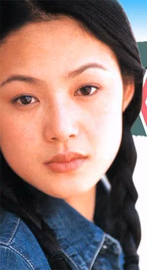 姜文稱大女兒「全世界最漂亮」!如今26歲「膚色白皙+出眾身材」氣質不輸明星,眼睛深邃混血基因濃郁