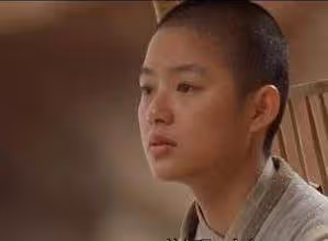 姜文稱大女兒「全世界最漂亮」!如今26歲「膚色白皙+出眾身材」氣質不輸明星,眼睛深邃混血基因濃郁