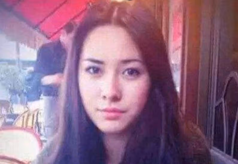 姜文稱大女兒「全世界最漂亮」!如今26歲「膚色白皙+出眾身材」氣質不輸明星,眼睛深邃混血基因濃郁