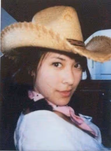 姜文稱大女兒「全世界最漂亮」!如今26歲「膚色白皙+出眾身材」氣質不輸明星,眼睛深邃混血基因濃郁