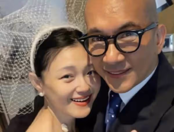 大S復工400W拍廣告!曬愛情證據秀幸福,生圖狀態「貌美如花」:愛上這樣的男人很幸運