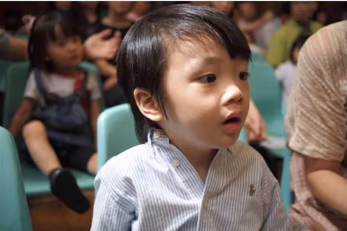 吳鎮宇兒子費曼長大了!13歲的他五官出眾顏值身材俱佳,網友驚嘆:簡直完美逆襲