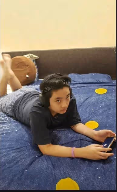 吳鎮宇兒子費曼長大了!13歲的他五官出眾顏值身材俱佳,網友驚嘆:簡直完美逆襲